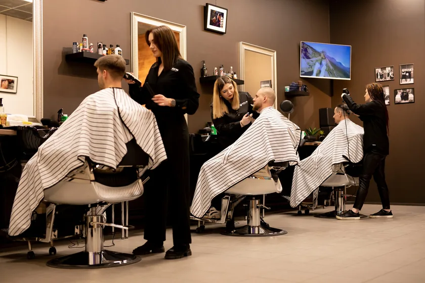 Stels 88 barbers at work